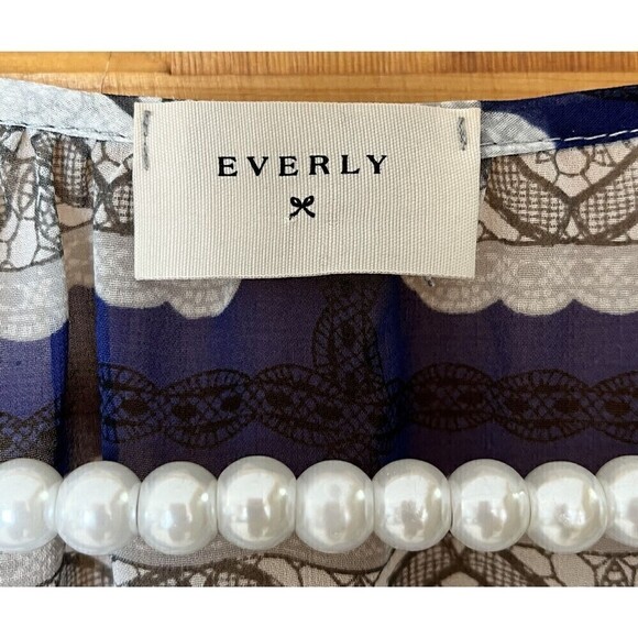 Everly Blouse M Blue Popover Lightweight Sheer Business Career Geometric Summer - Picture 4 of 8